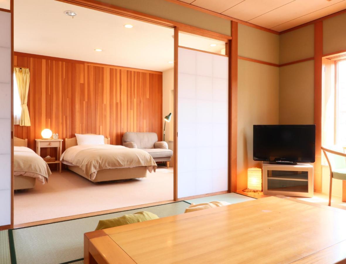 Bed and Breakfast Ryosha Tsukiakari Yamanakako Exterior foto