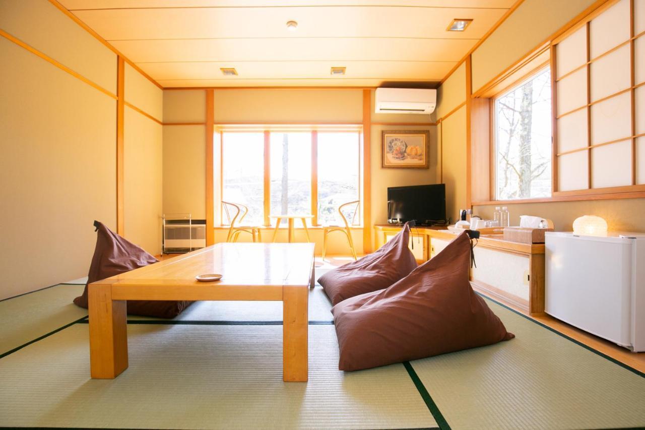 Bed and Breakfast Ryosha Tsukiakari Yamanakako Exterior foto
