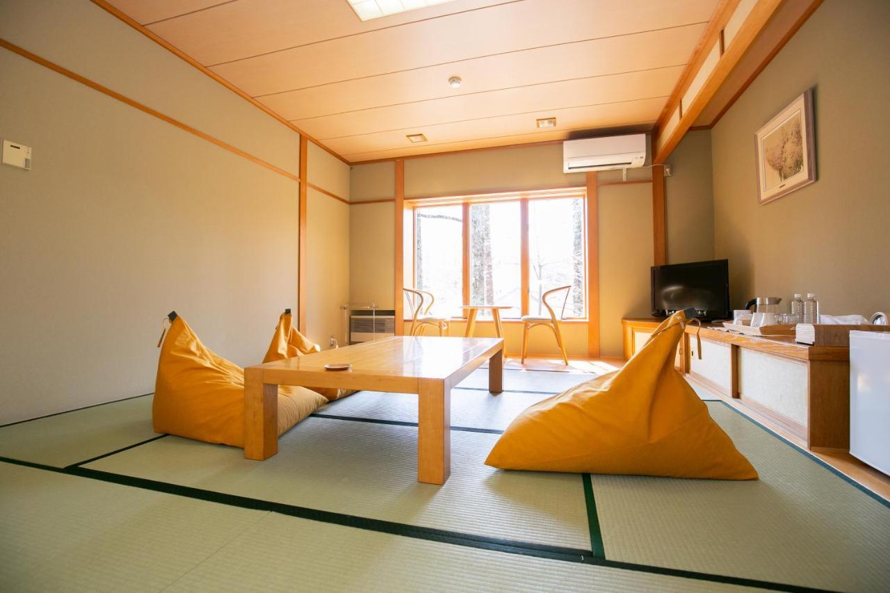 Bed and Breakfast Ryosha Tsukiakari Yamanakako Exterior foto